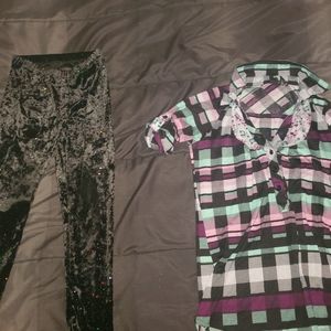 Girl med black velour leggings, plaid top  purple black green